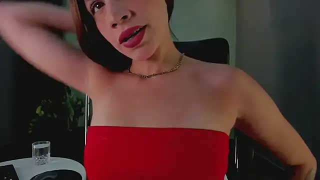 Snapshot of LynnSam_ chatting on 02.05.25 LynnSam online show from 02.05.25