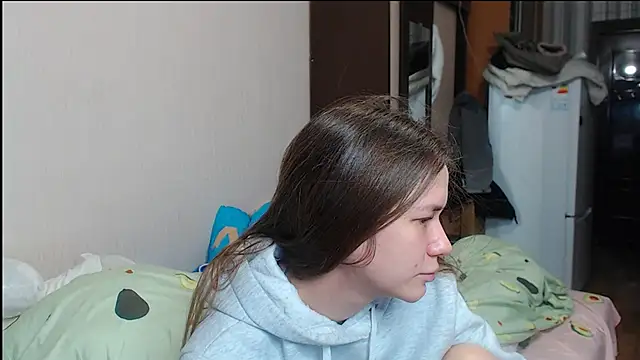 leila bambi  online show from 01.15.25