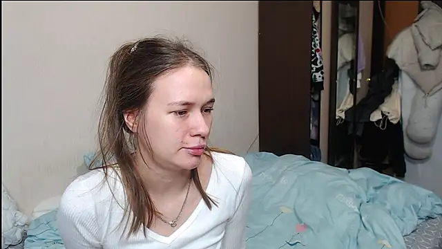 leila bambi  online show from 02.04.25