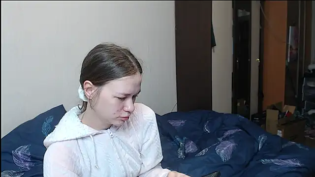 leila bambi  online show from 03.13.25