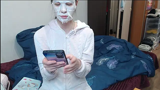 leila bambi  online show from 03.14.25