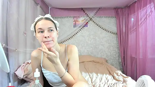 leila bambi  online show from 02.21.26