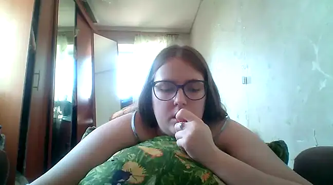 Snapshot of DesireMelissa chatting on 02.25.25 DesireMelissa online show from 02.25.25