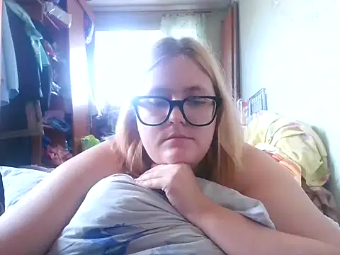 Snapshot of DesireMelissa chatting on 09.24.25 DesireMelissa online show from 09.24.25