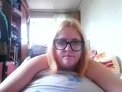 Snapshot of DesireMelissa chatting on 10.13.25 DesireMelissa online show from 10.13.25