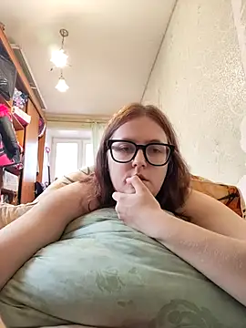 Snapshot of DesireMelissa chatting on 11.25.25 DesireMelissa online show from 11.25.25