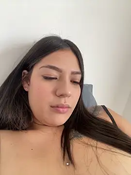 Latina vanessa online show from 11.19.25