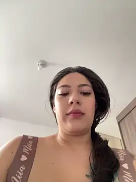 Latina vanessa online show from 12.22.25