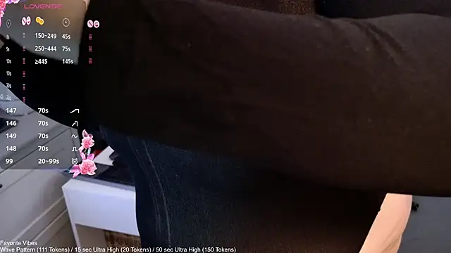 Snapshot of Big_Beautiful_MILF chatting on 01.08.26 Big Beautiful MILF online show from 01.08.26