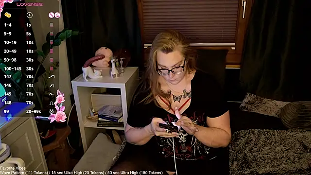 Snapshot of Big_Beautiful_MILF chatting on 01.11.26 Big Beautiful MILF online show from 01.11.26