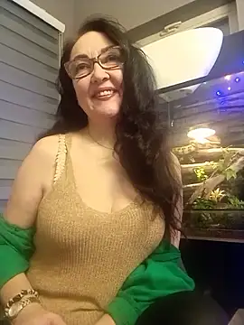 Snapshot of CamilleDesire chatting on 12.22.24 CamilleDesire online show from 12.22.24