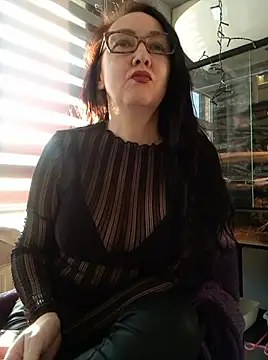 Snapshot of CamilleDesire chatting on 03.18.25 CamilleDesire online show from 03.18.25