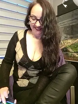 Snapshot of CamilleDesire chatting on 10.02.25 CamilleDesire online show from 10.02.25