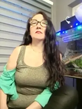 Snapshot of CamilleDesire chatting on 10.06.25 CamilleDesire online show from 10.06.25