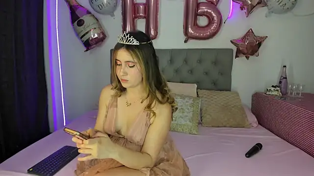 Nicol Swift  online show from 09.14.25