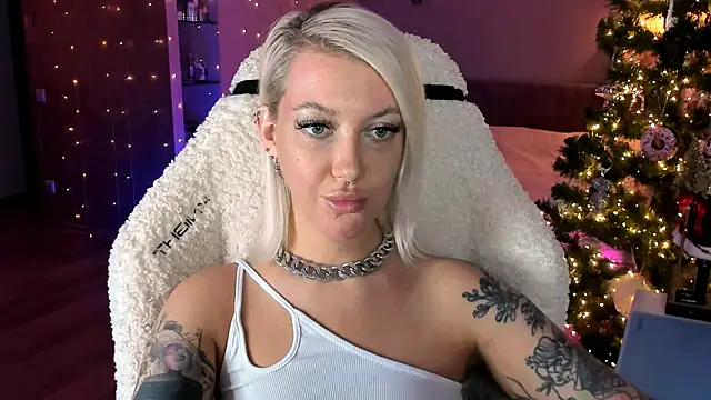 tykioty Miley online show from 12.15.25