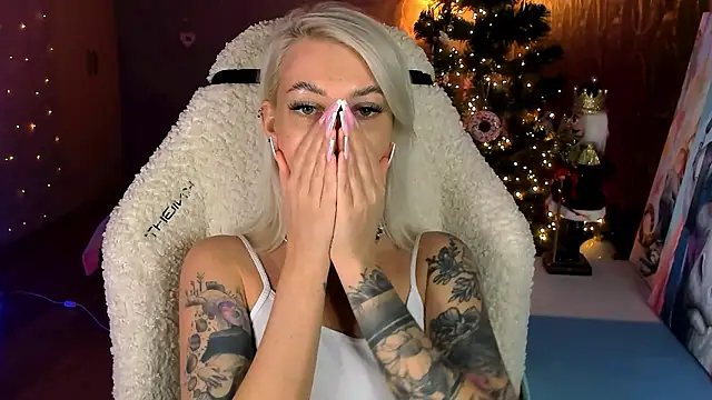 Snapshot of tykioty_Miley chatting on 01.15.26 tykioty Miley online show from 01.15.26