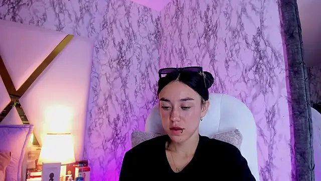 Athziry  online show from 02.28.25