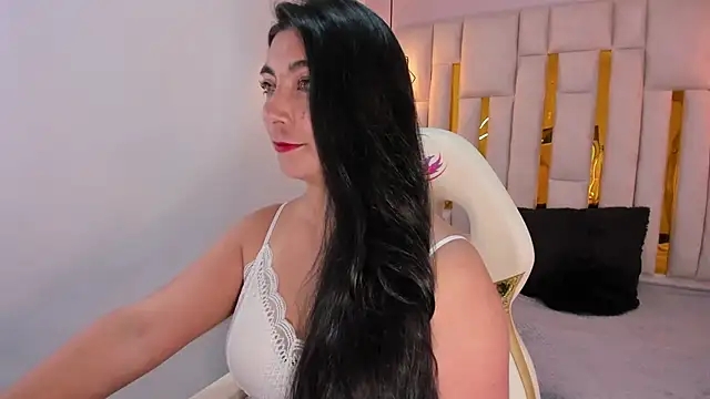 Karla hernandez  online show from 02.17.25