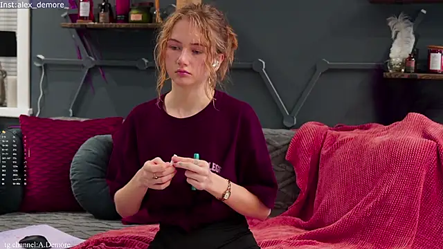 Alexandra Demore online show from 09.25.25