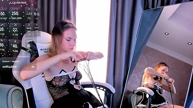 LinaVolberg online show from 11.14.25