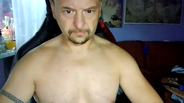 Snapshot of Sports-beast chatting on 09.18.25 Sports-beast online show from 09.18.25