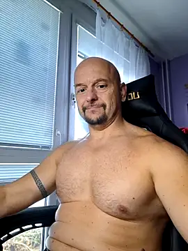 Snapshot of Sports-beast chatting on 09.30.25 Sports-beast online show from 09.30.25