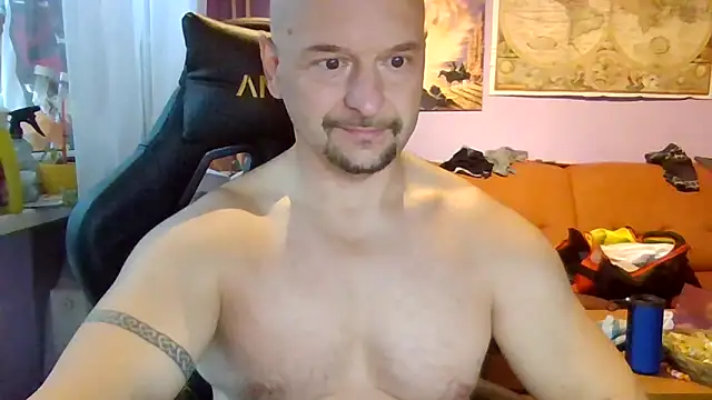 Snapshot of Sports-beast chatting on 10.13.25 Sports-beast online show from 10.13.25