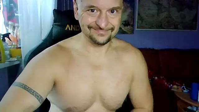 Snapshot of Sports-beast chatting on 10.17.25 Sports-beast online show from 10.17.25