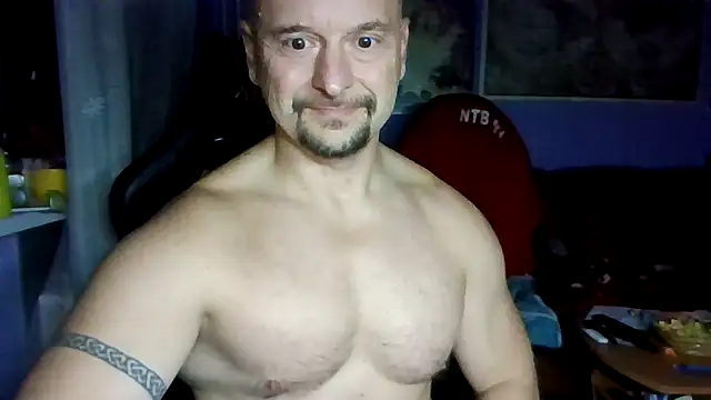 Snapshot of Sports-beast chatting on 10.26.25 Sports-beast online show from 10.26.25