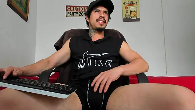 Snapshot of TristanWoods chatting on 12.21.24 TristanWoods online show from 12.21.24