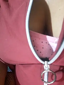 Snapshot of Priya_Bong chatting on 10.19.25 Priya Bong online show from 10.19.25