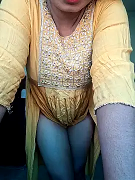 Snapshot of Priya_Bong chatting on 11.05.25 Priya Bong online show from 11.05.25