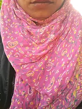 Snapshot of Priya_Bong chatting on 11.24.25 Priya Bong online show from 11.24.25