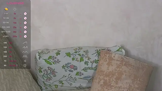 Snapshot of TrissMerigold9 chatting on 03.04.25 TrissMerigold9 online show from 03.04.25