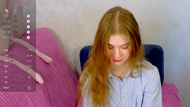 Snapshot of TrissMerigold9 chatting on 09.17.25 TrissMerigold9 online show from 09.17.25