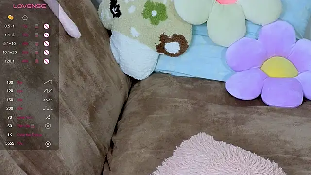 Snapshot of TrissMerigold9 chatting on 10.09.25 TrissMerigold9 online show from 10.09.25