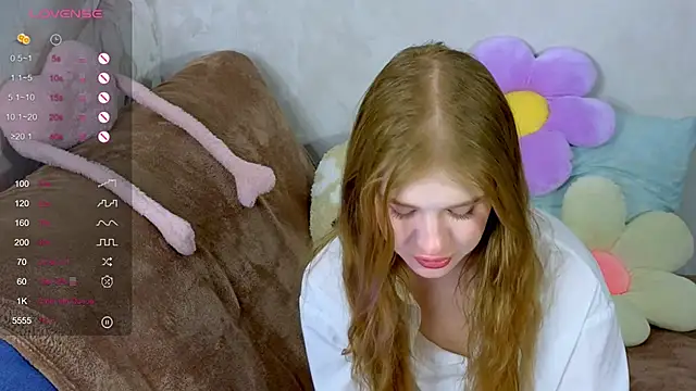 Snapshot of TrissMerigold9 chatting on 10.10.25 TrissMerigold9 online show from 10.10.25