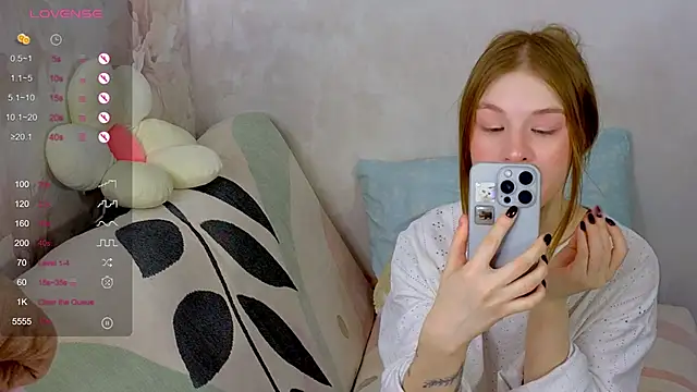 Snapshot of TrissMerigold9 chatting on 10.28.25 TrissMerigold9 online show from 10.28.25