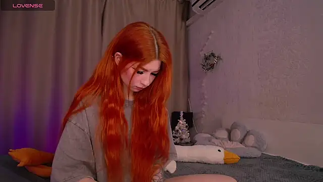 Snapshot of Evaa_Moonn_ chatting on 12.23.24 Evaa Moonn online show from 12.23.24