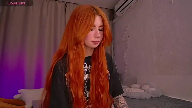 Snapshot of Evaa_Moonn_ chatting on 03.10.25 Evaa Moonn online show from 03.10.25