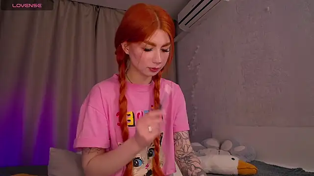 Snapshot of Evaa_Moonn_ chatting on 03.17.25 Evaa Moonn online show from 03.17.25