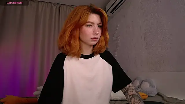 Snapshot of Evaa_Moonn_ chatting on 09.12.25 Evaa Moonn online show from 09.12.25