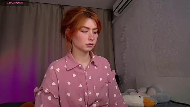 Snapshot of Evaa_Moonn_ chatting on 10.14.25 Evaa Moonn online show from 10.14.25