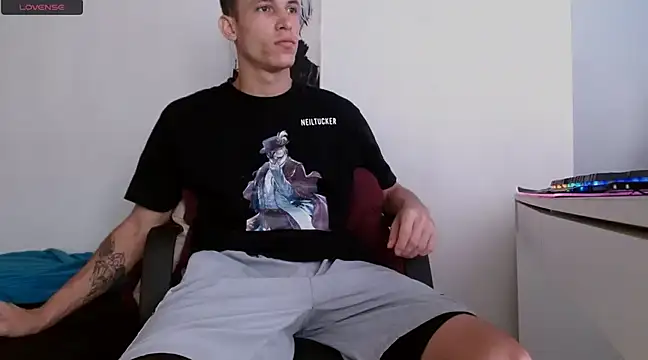 Snapshot of deividcloud36 chatting on 02.15.25 deividcloud36 online show from 02.15.25