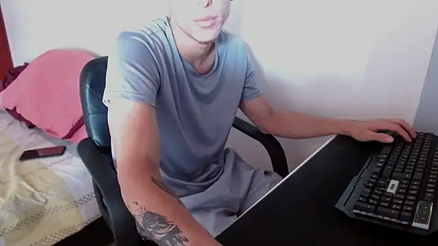 Snapshot of deividcloud36 chatting on 03.21.25 deividcloud36 online show from 03.21.25