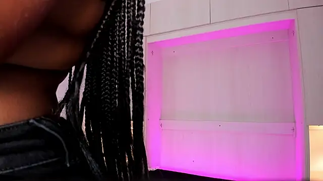 tamaraa smiith online show from 02.04.25