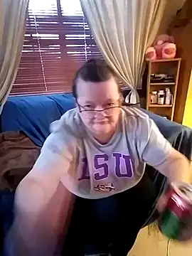 Snapshot of Bayou_Woman68 chatting on 12.17.25 Bayou Woman68 online show from 12.17.25