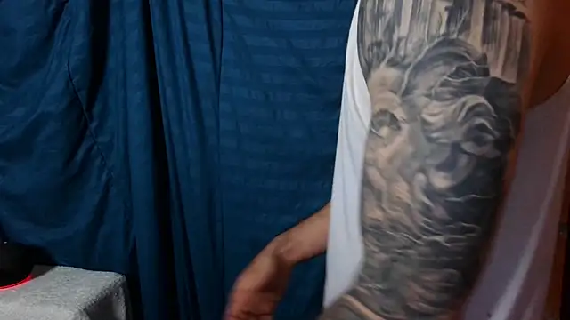 Snapshot of Kenner_fox77 chatting on 12.26.24 Kenner fox77 online show from 12.26.24