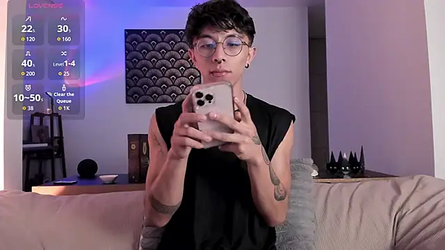 Snapshot of im__thomass chatting on 12.14.25 im thomass online show from 12.14.25